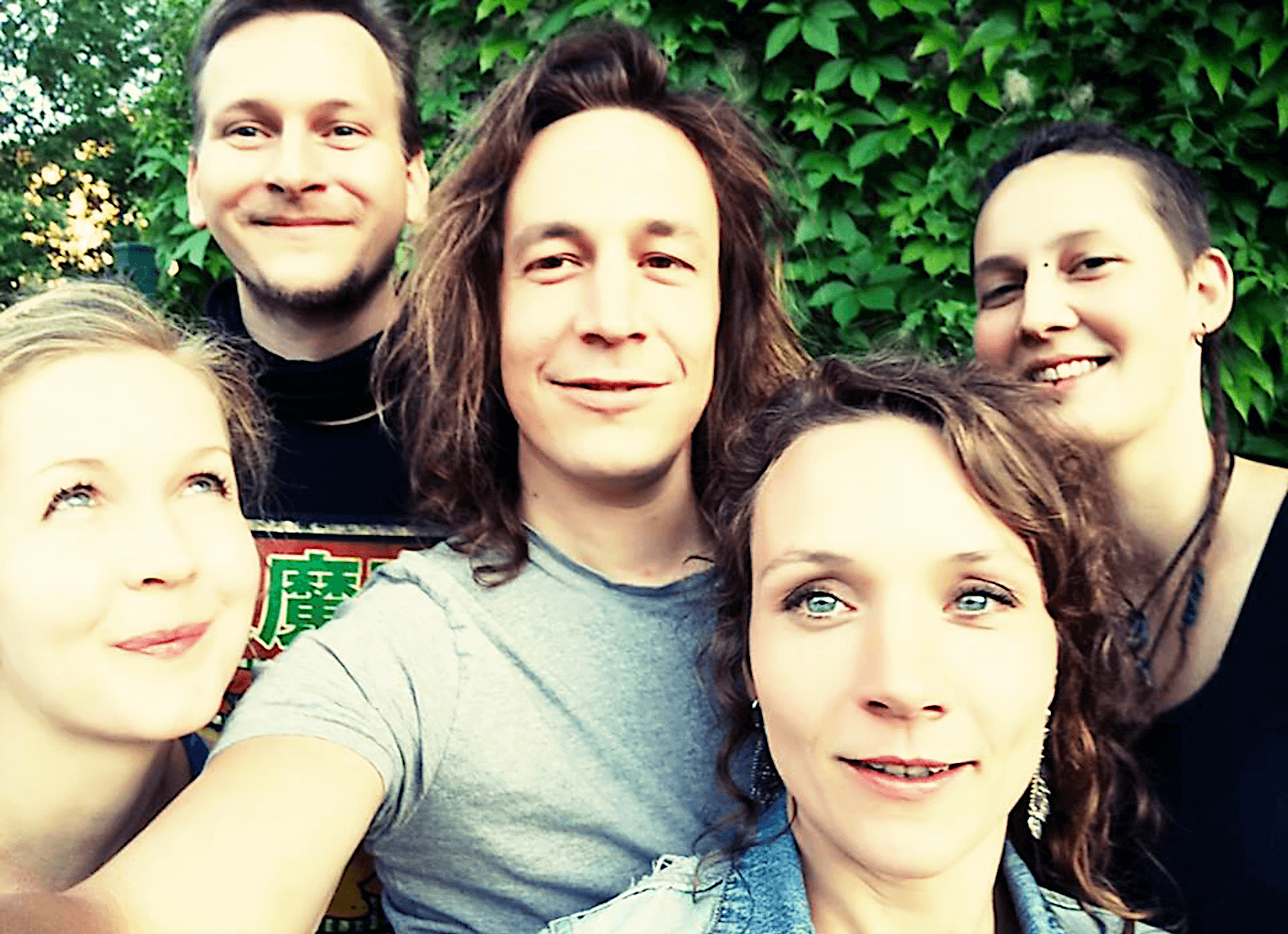 Zargenbruch Band draußen zusammen