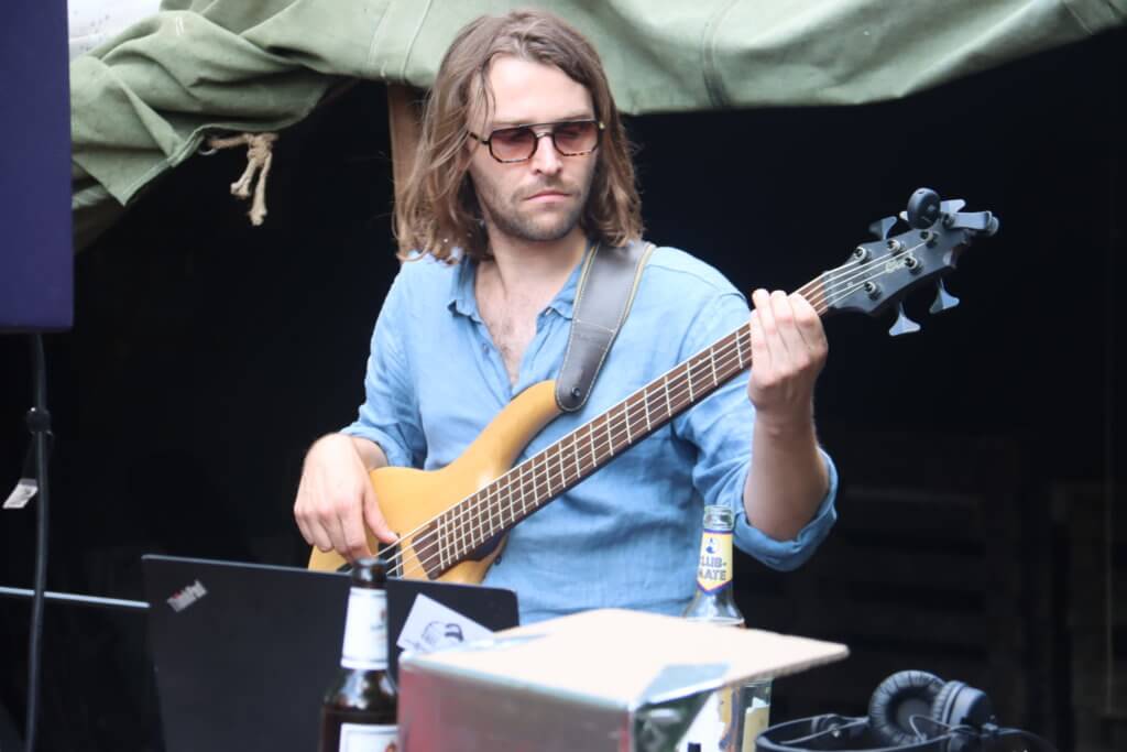 Bassist Gregor von Zargenbruch